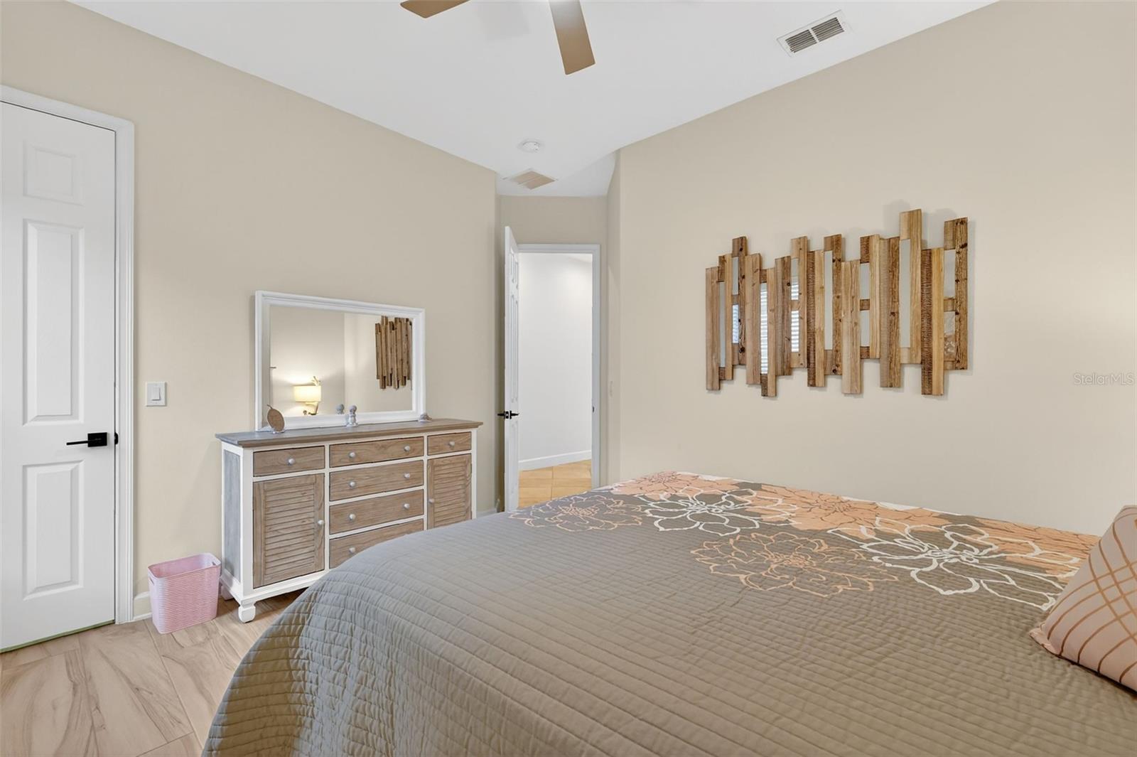 Image 31 of 54 For 1051 Juliette Boulevard