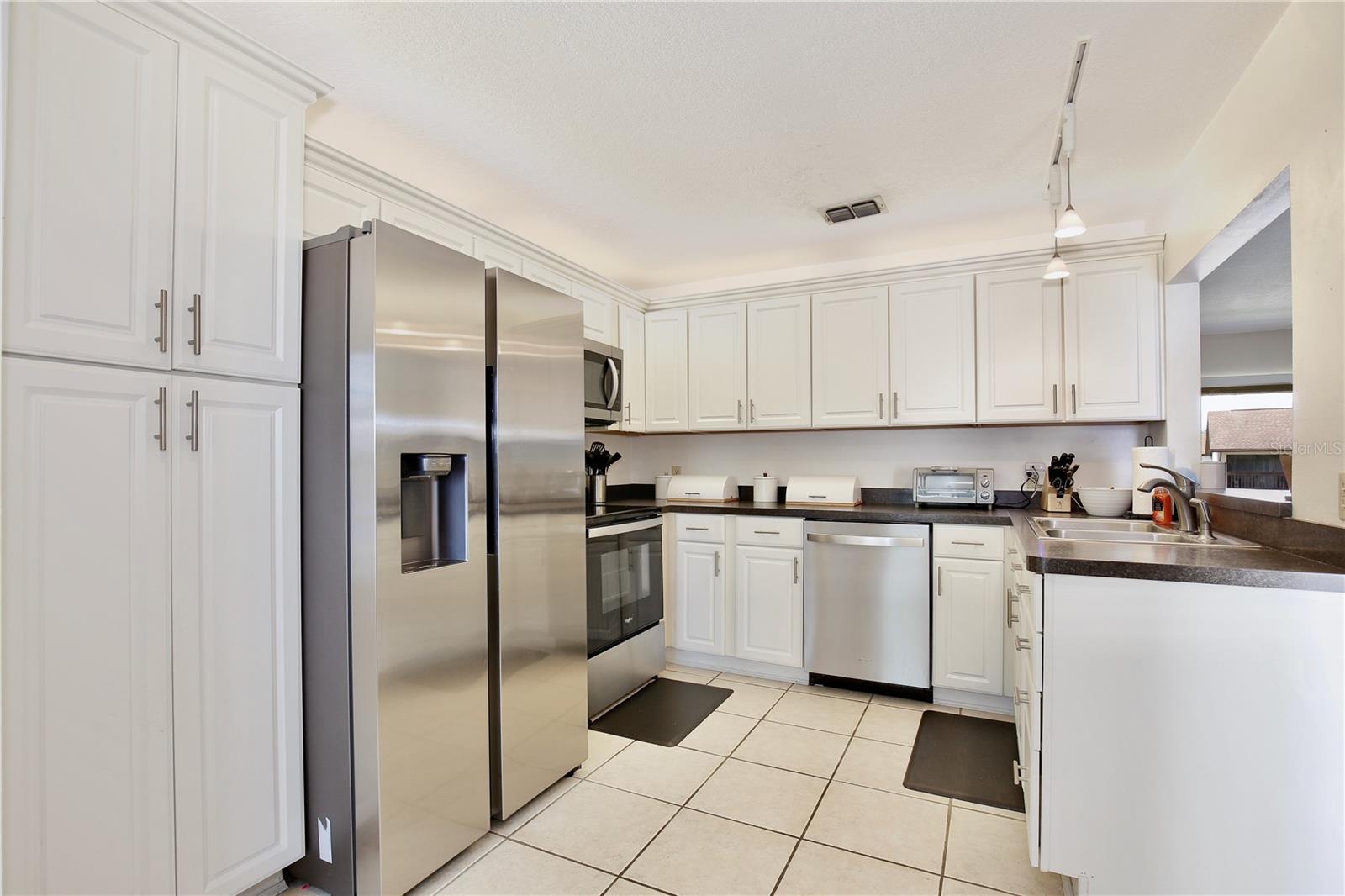 Image 5 of 24 For 600 Northern Way 1608