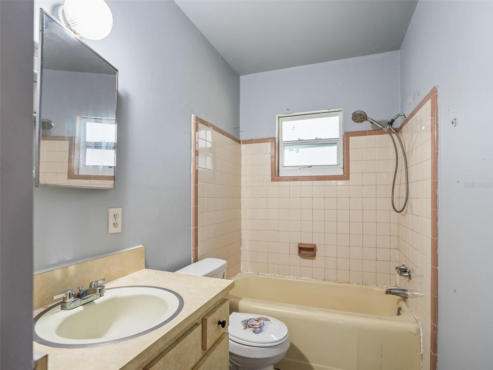 Image 16 of 28 For 8935 Cr 647s