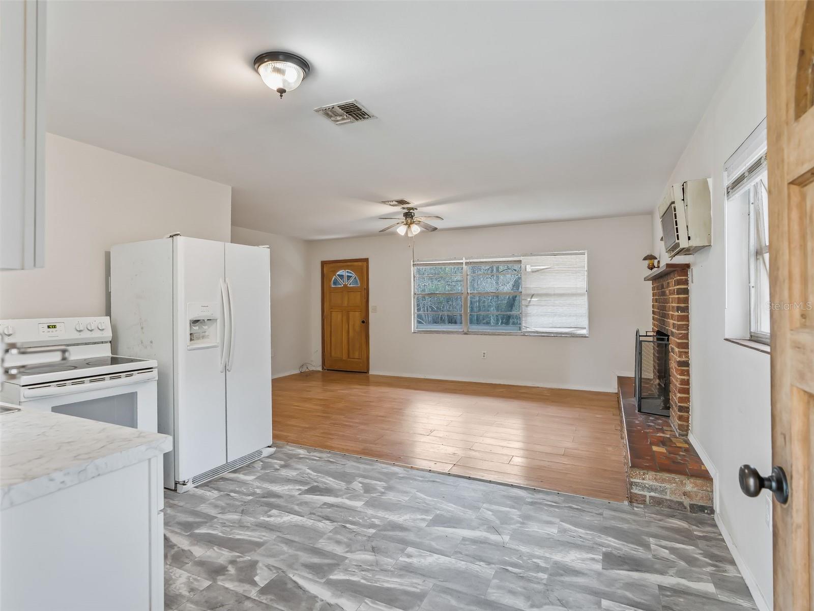 Image 4 of 28 For 8935 Cr 647s