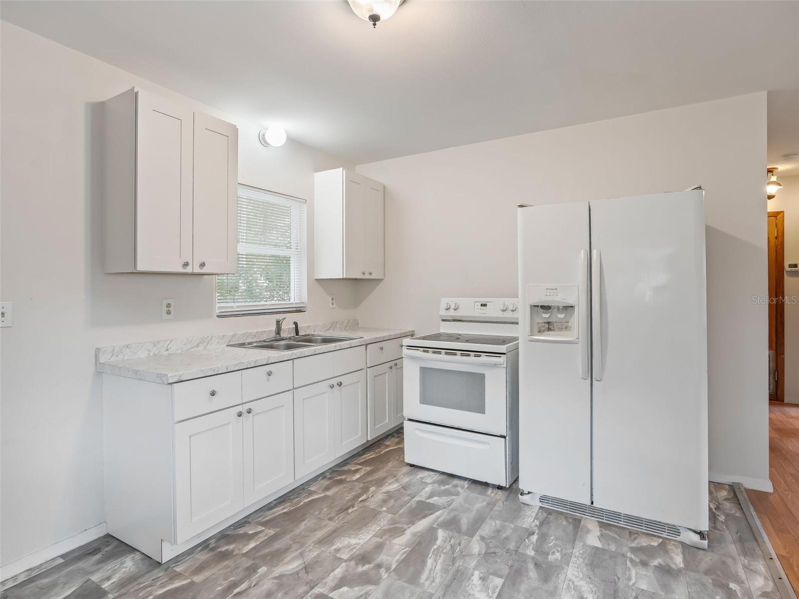 Image 5 of 28 For 8935 Cr 647s