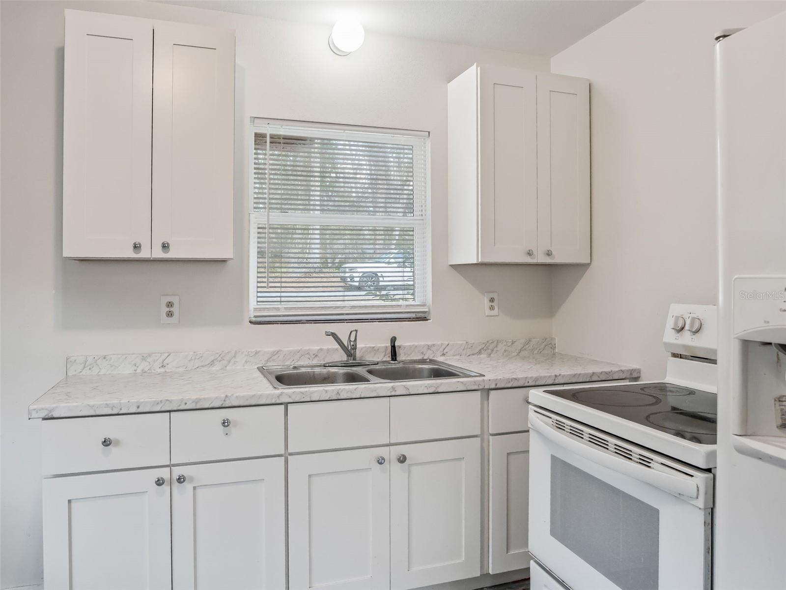 Image 6 of 28 For 8935 Cr 647s