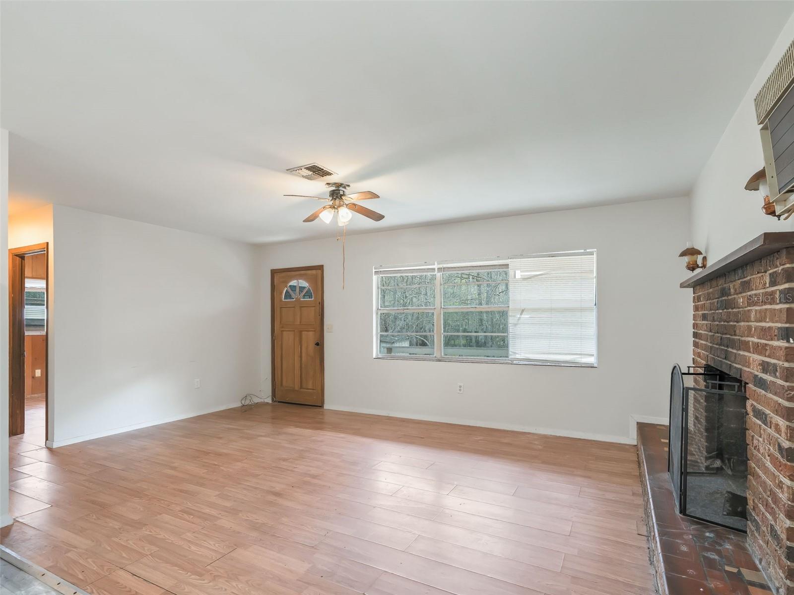 Image 8 of 28 For 8935 Cr 647s