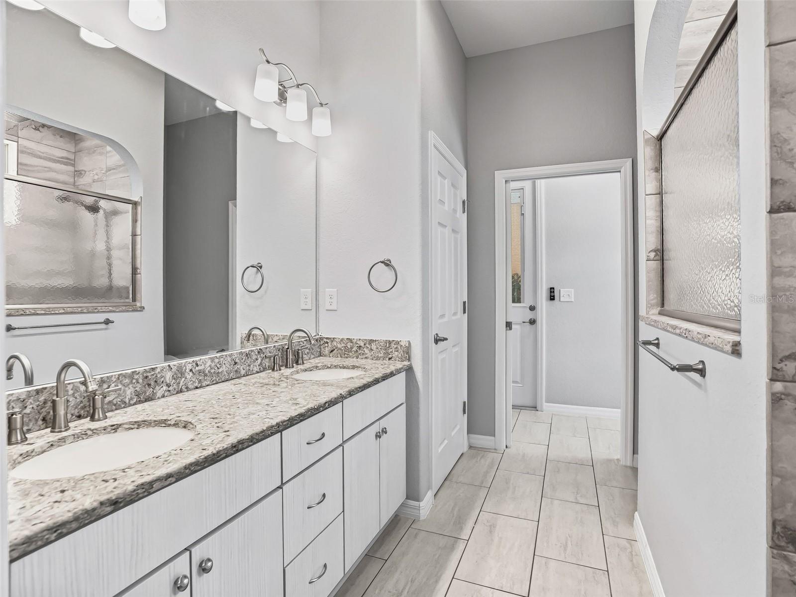 Image 14 of 38 For 11102 168th Loop