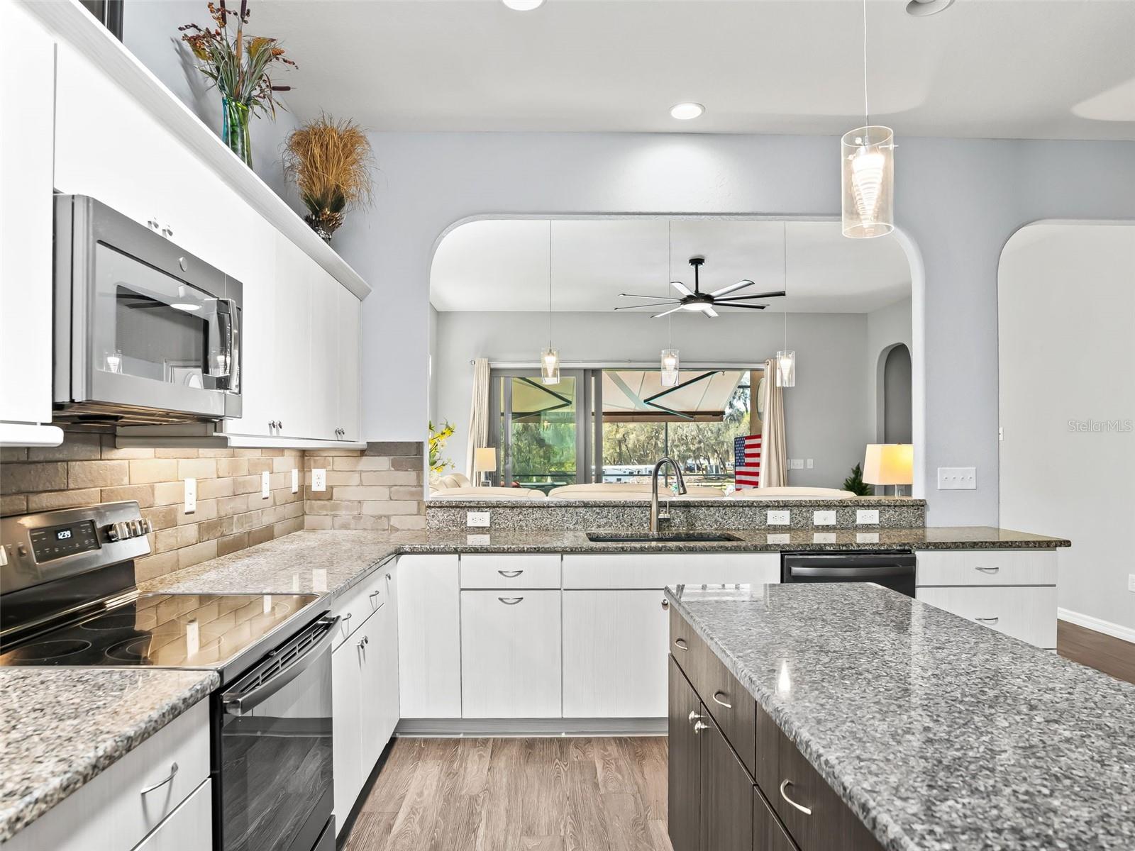 Image 6 of 38 For 11102 168th Loop