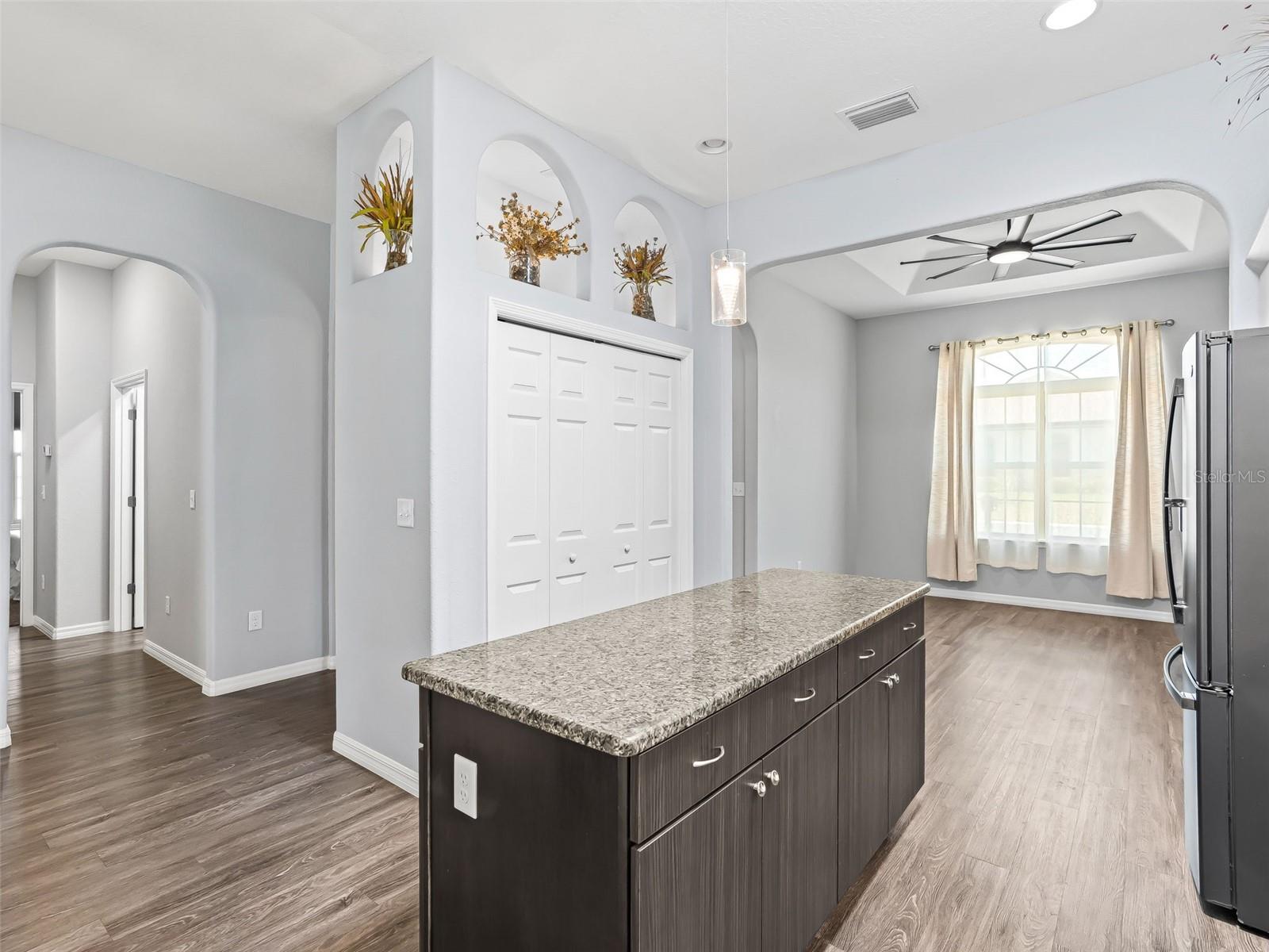 Image 7 of 38 For 11102 168th Loop