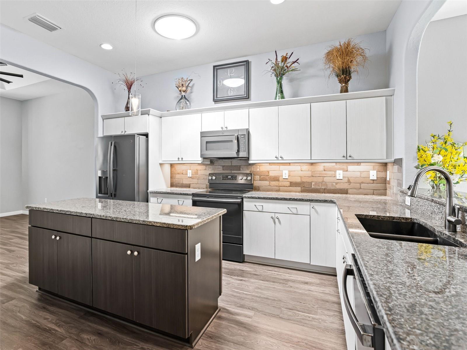 Image 8 of 38 For 11102 168th Loop