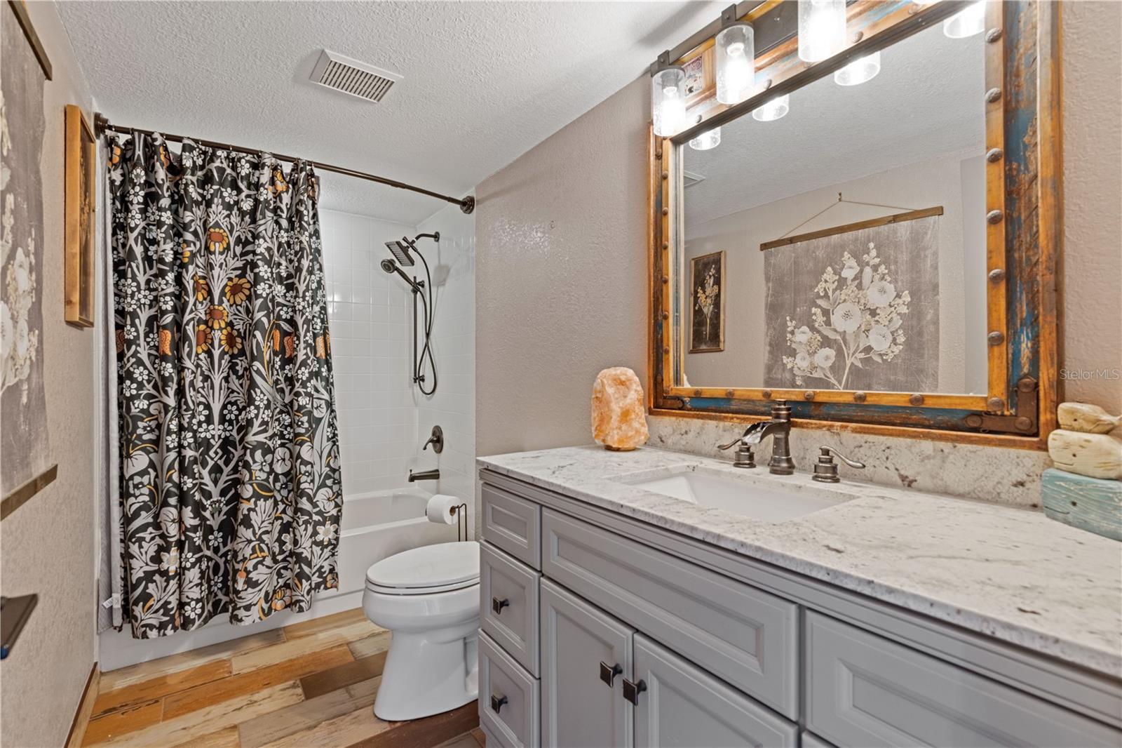 Image 13 of 81 For 1621 2nd Street 101