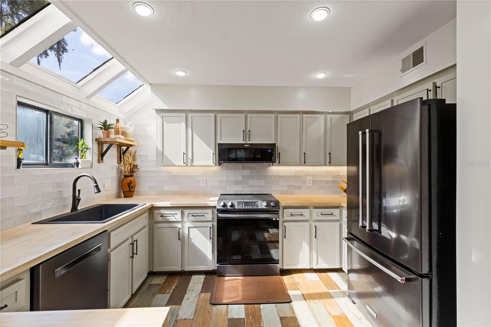 Image 25 of 81 For 1621 2nd Street 101