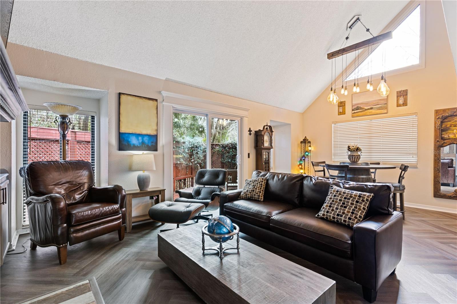 Image 4 of 81 For 1621 2nd Street 101