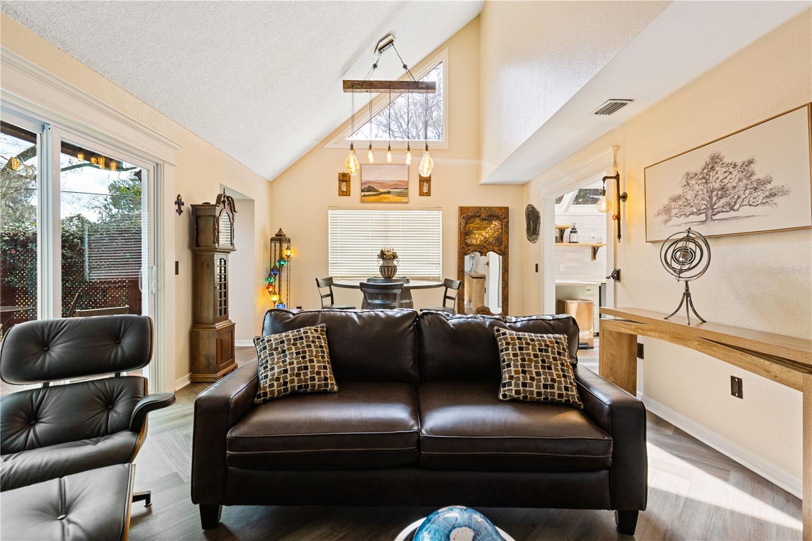 Image 7 of 81 For 1621 2nd Street 101