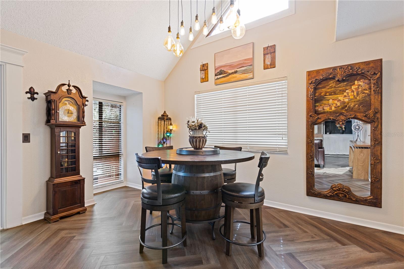 Image 9 of 81 For 1621 2nd Street 101