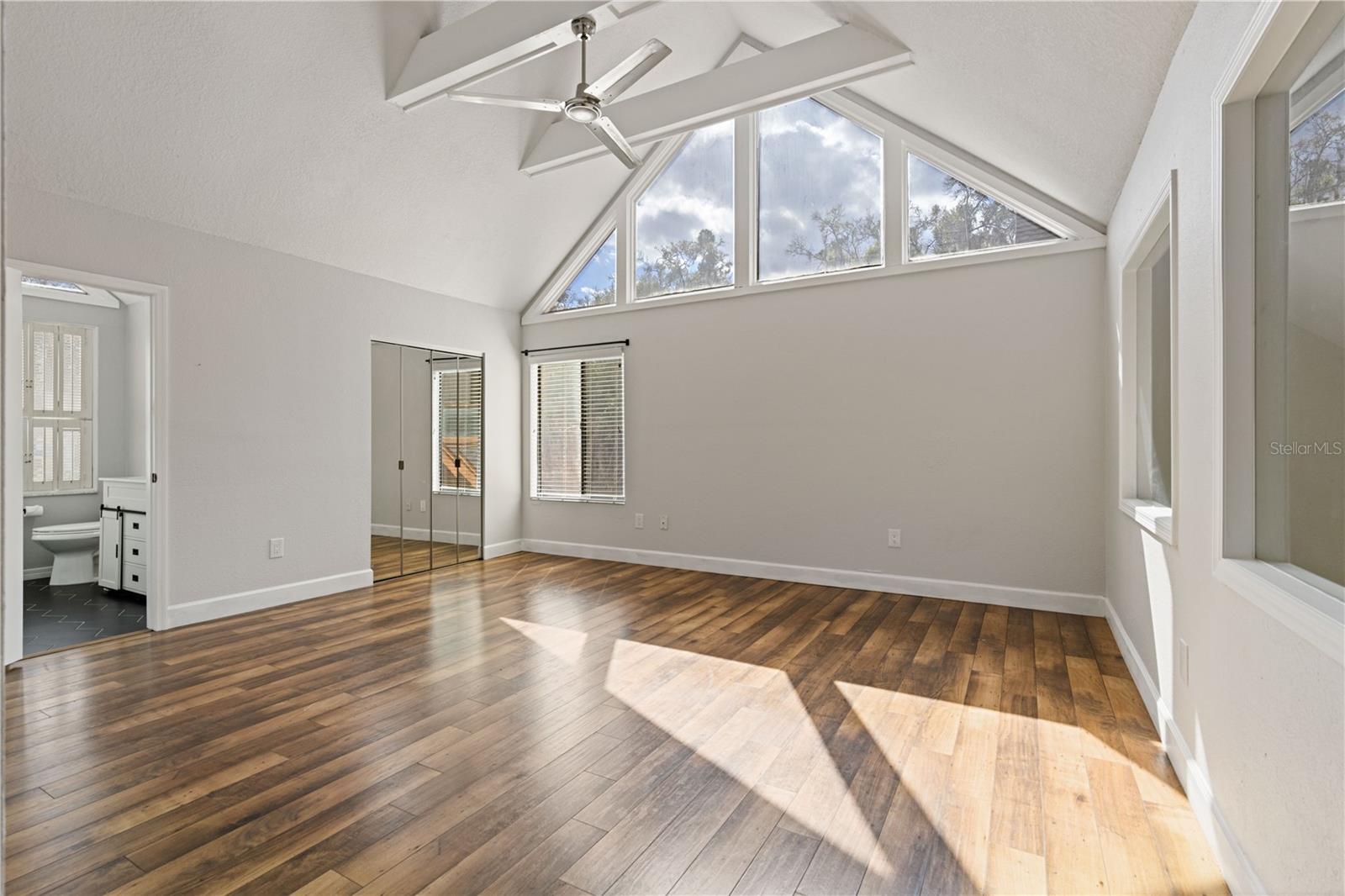 Image 27 of 60 For 1621 2nd Street 302