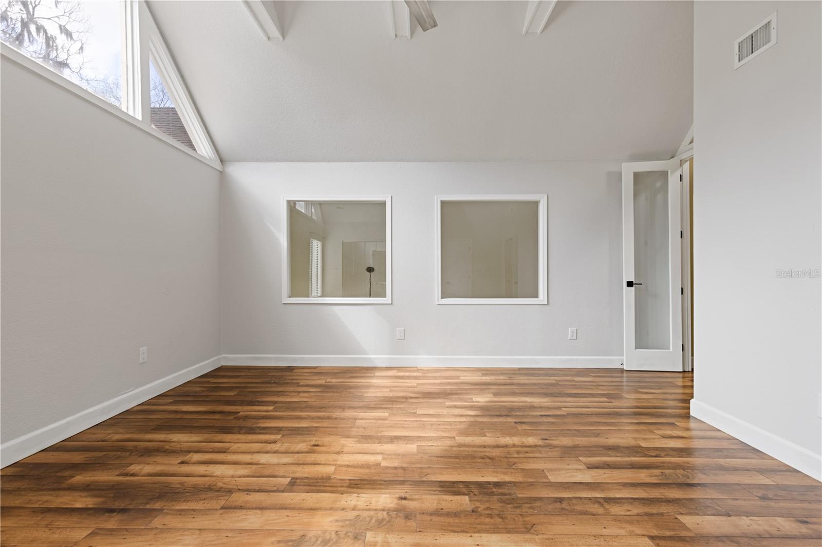 Image 32 of 60 For 1621 2nd Street 302