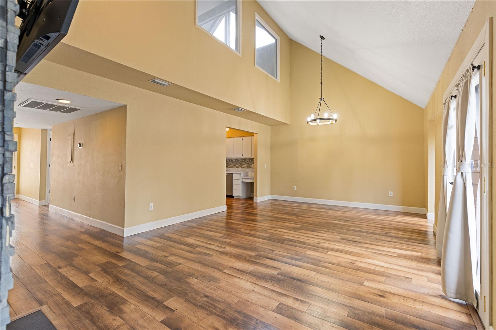 Image 6 of 60 For 1621 2nd Street 302