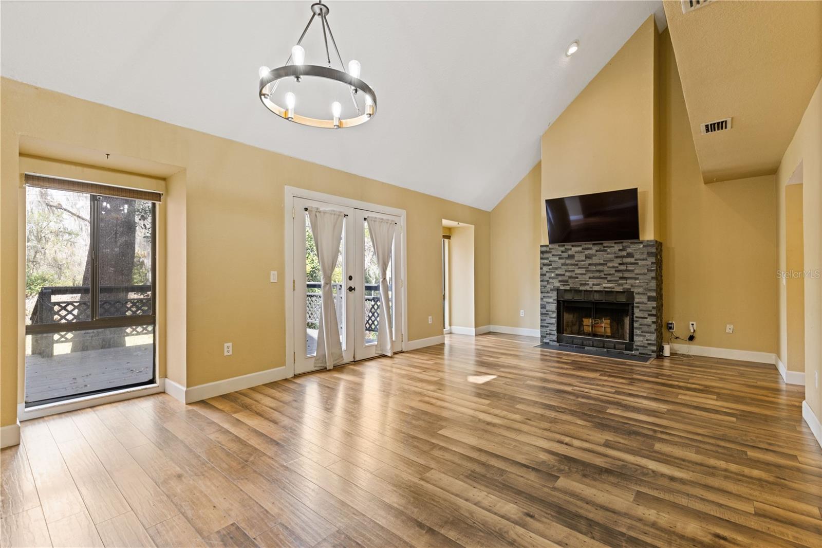 Image 7 of 60 For 1621 2nd Street 302