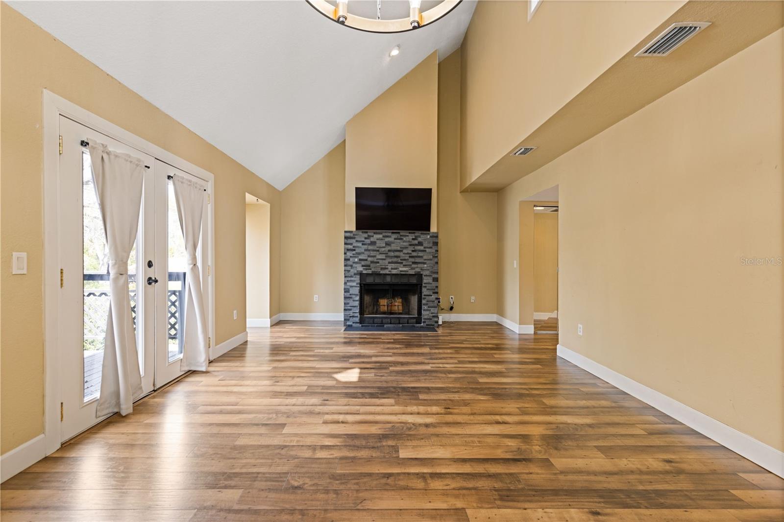 Image 8 of 60 For 1621 2nd Street 302