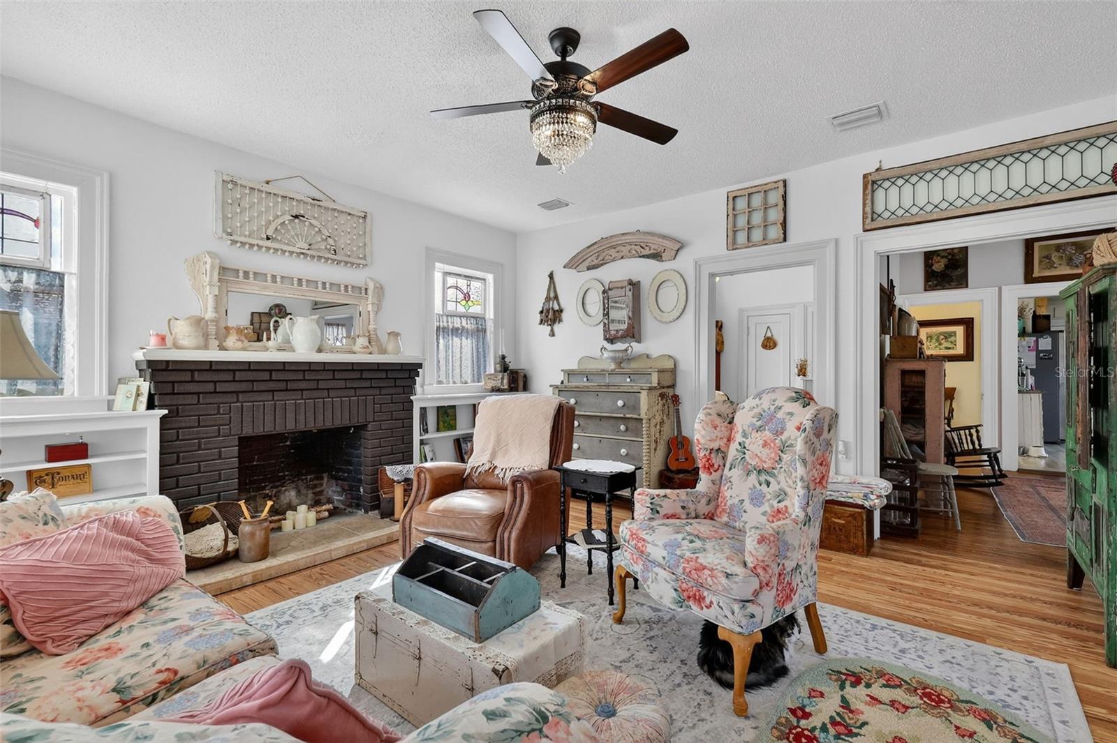 Image 11 of 33 For 740 Summit Street