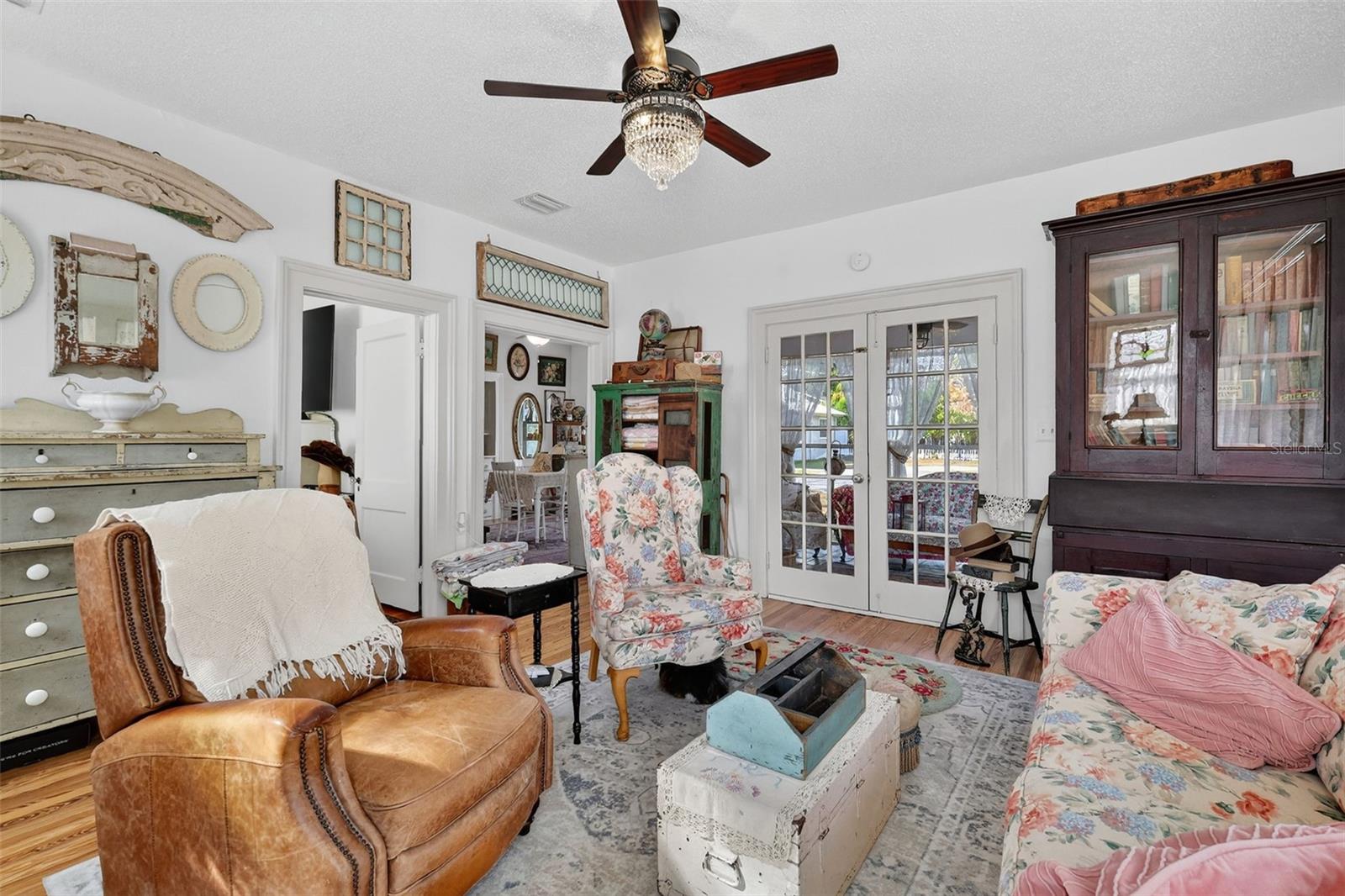 Image 12 of 33 For 740 Summit Street