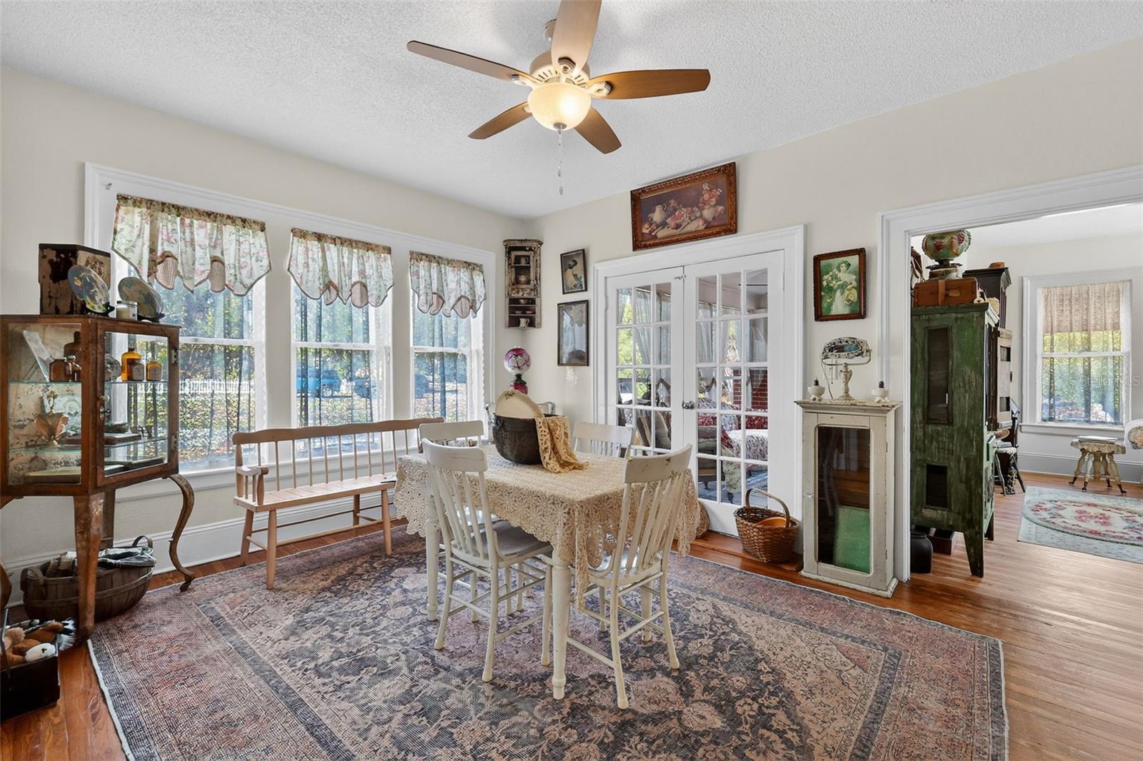 Image 15 of 33 For 740 Summit Street