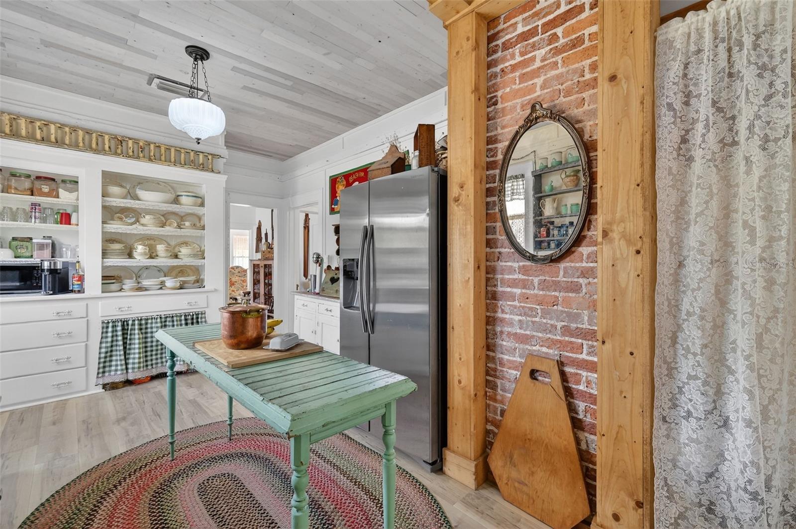 Image 19 of 33 For 740 Summit Street