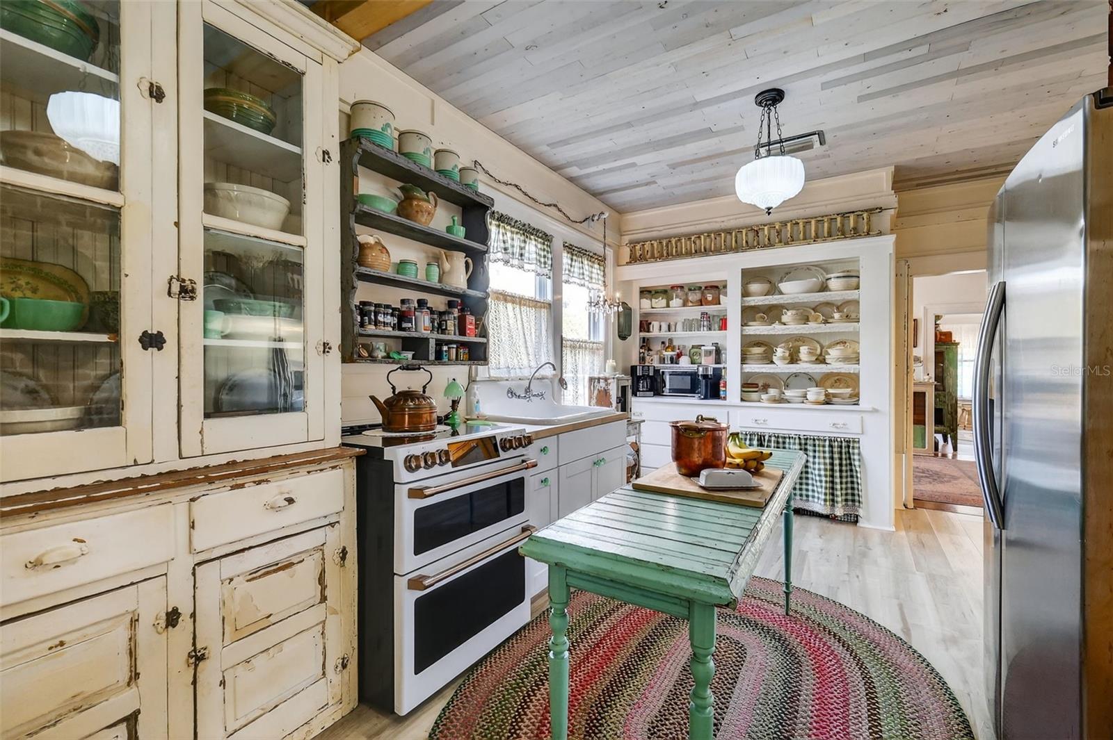 Image 20 of 33 For 740 Summit Street