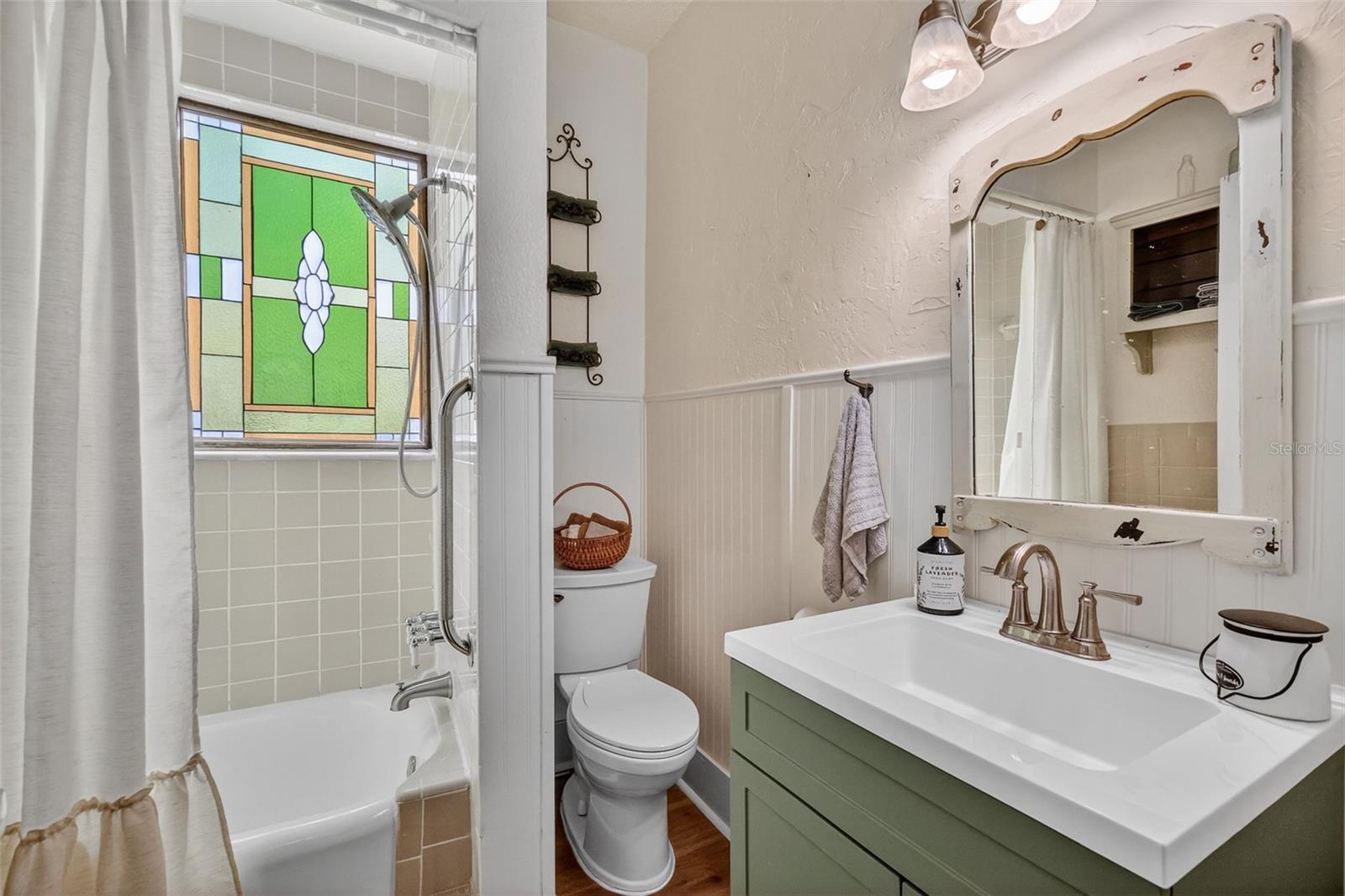 Image 22 of 33 For 740 Summit Street