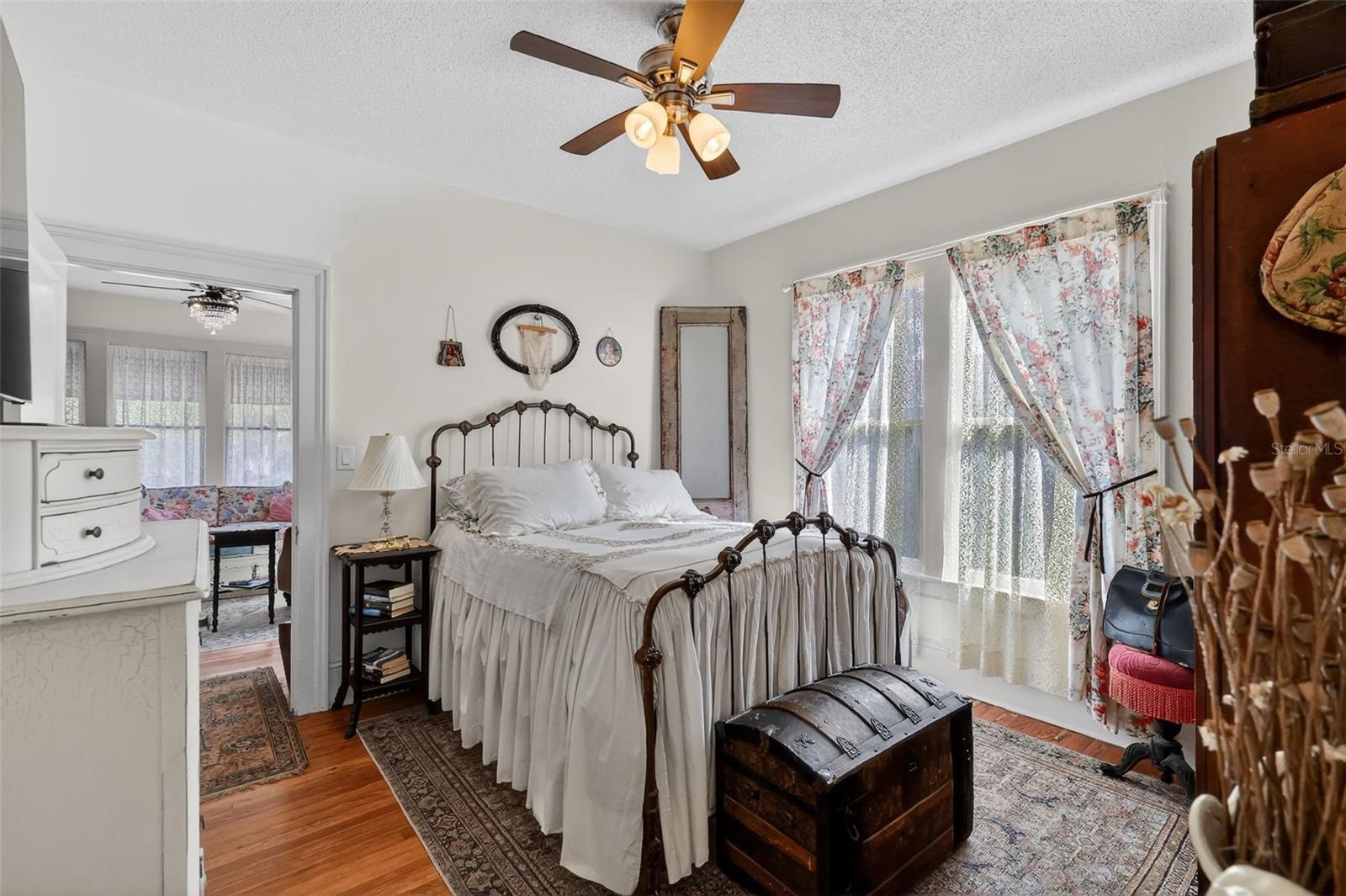 Image 23 of 33 For 740 Summit Street