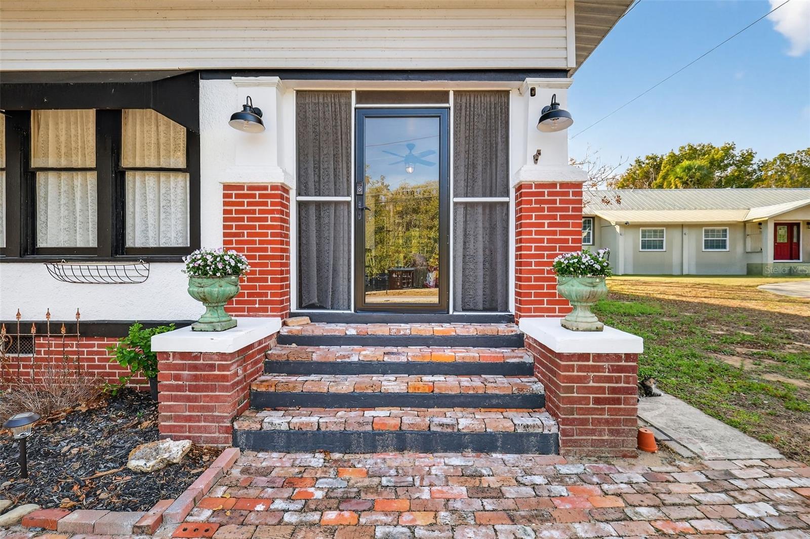 Image 3 of 33 For 740 Summit Street