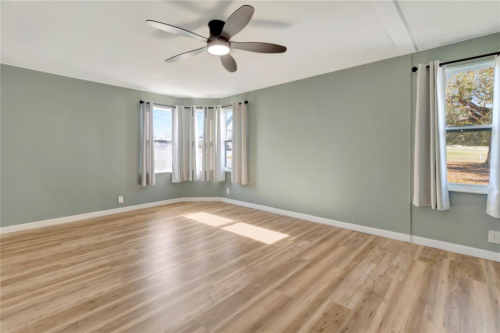 Image 31 of 60 For 3935 Parway Road 1322