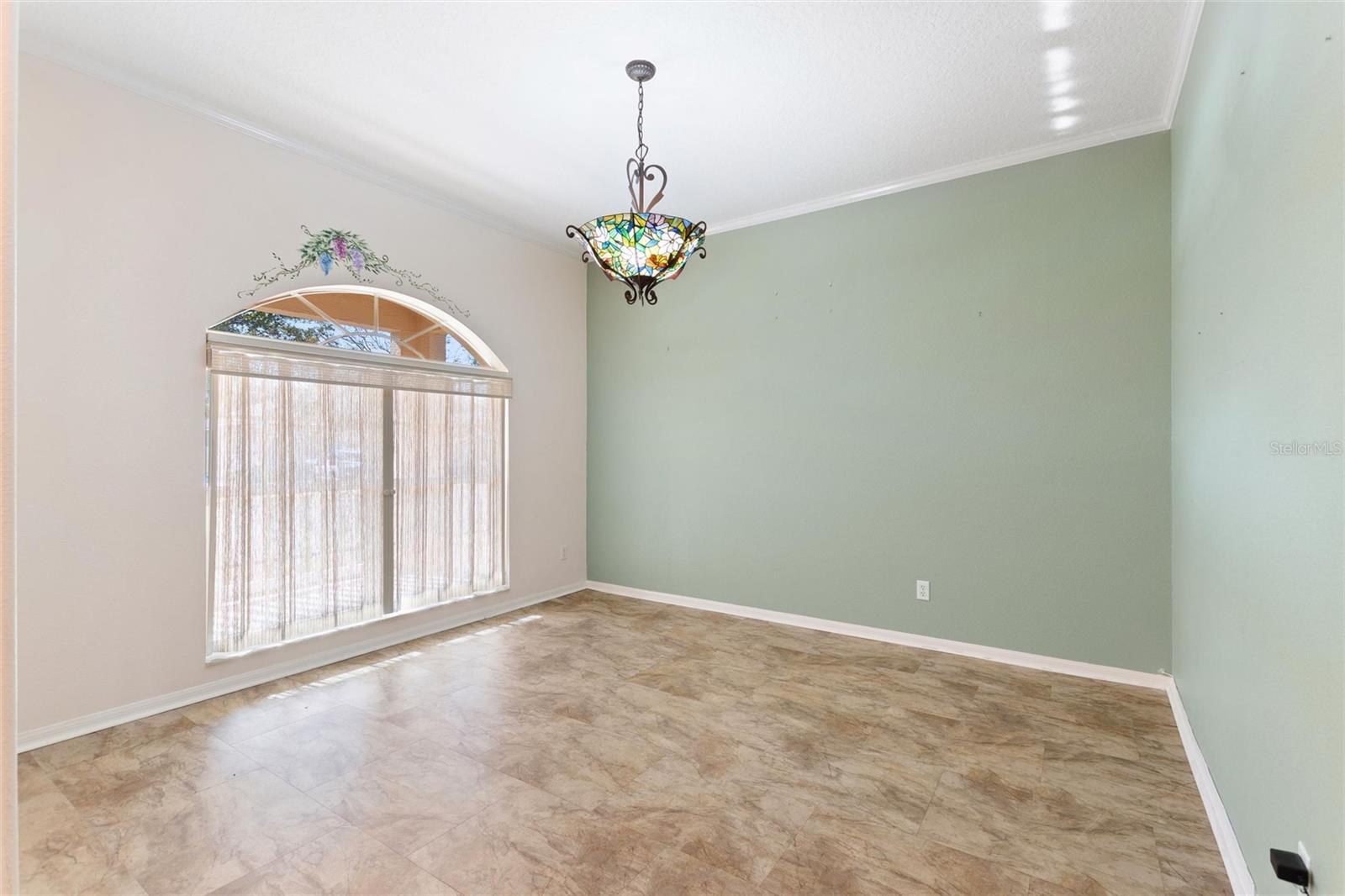 Image 12 of 70 For 2190 Caxton Avenue