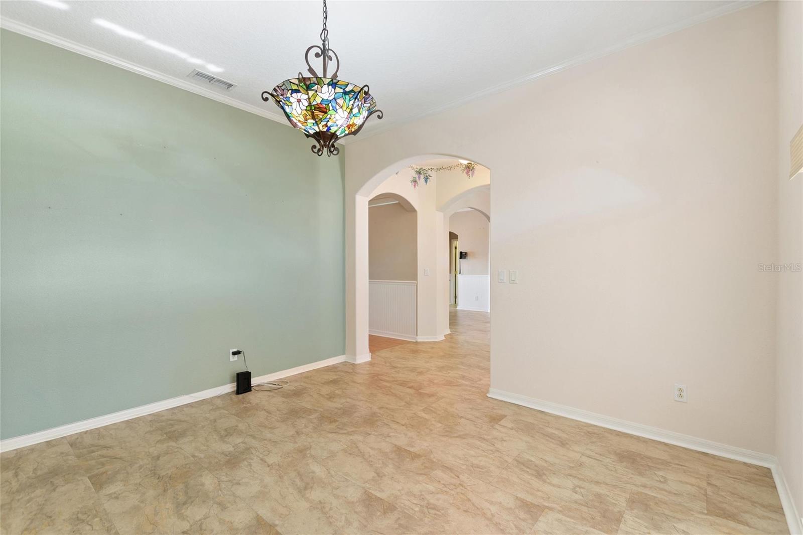 Image 13 of 70 For 2190 Caxton Avenue