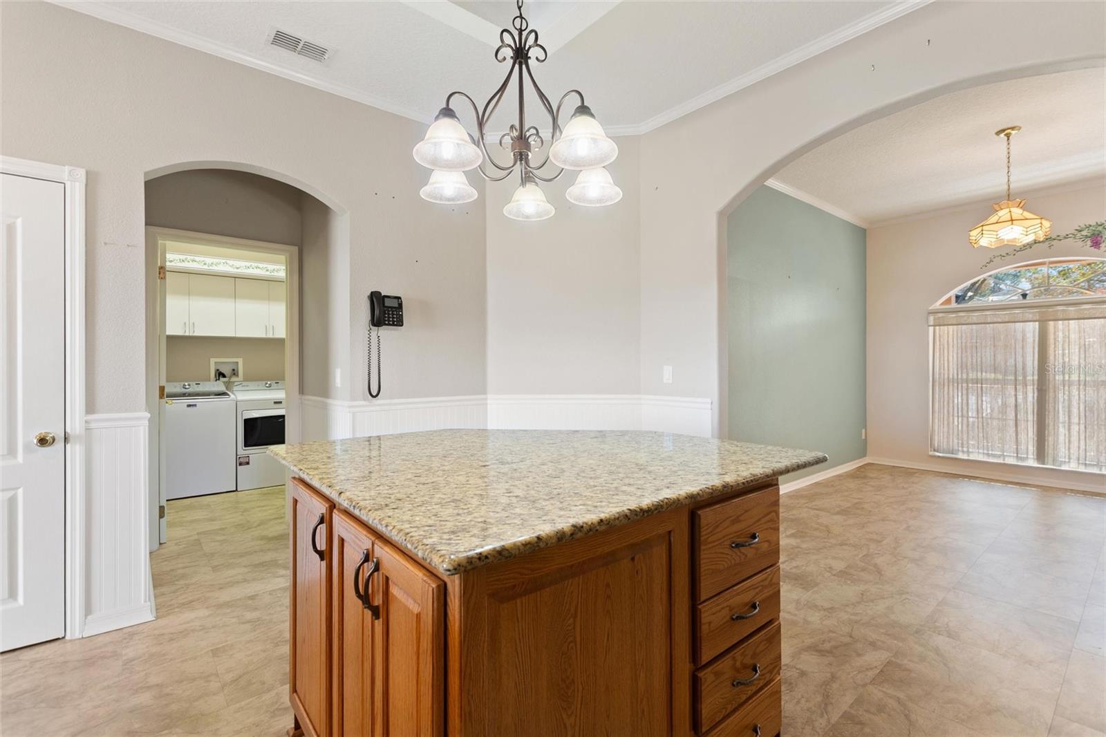 Image 18 of 70 For 2190 Caxton Avenue