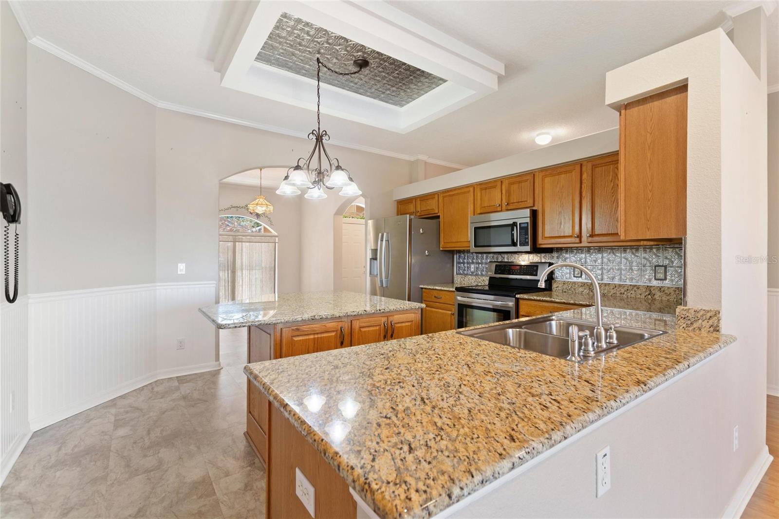 Image 19 of 70 For 2190 Caxton Avenue