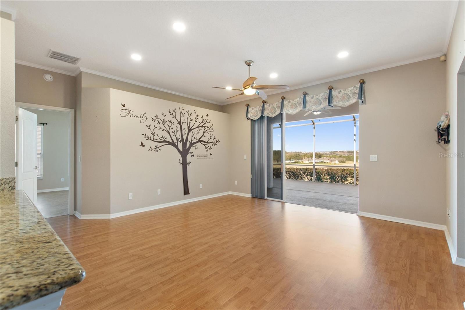 Image 21 of 70 For 2190 Caxton Avenue