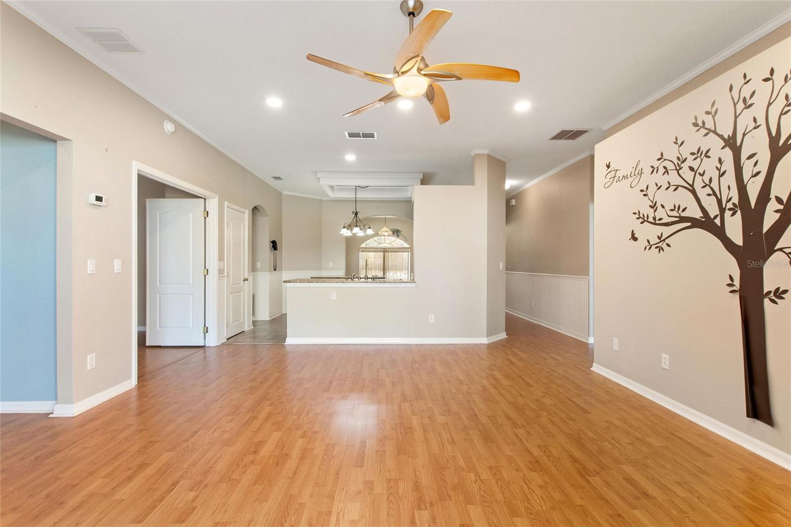 Image 23 of 70 For 2190 Caxton Avenue