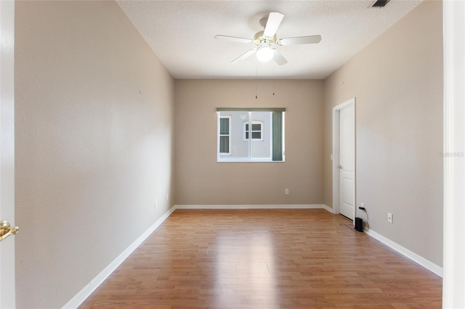 Image 24 of 70 For 2190 Caxton Avenue