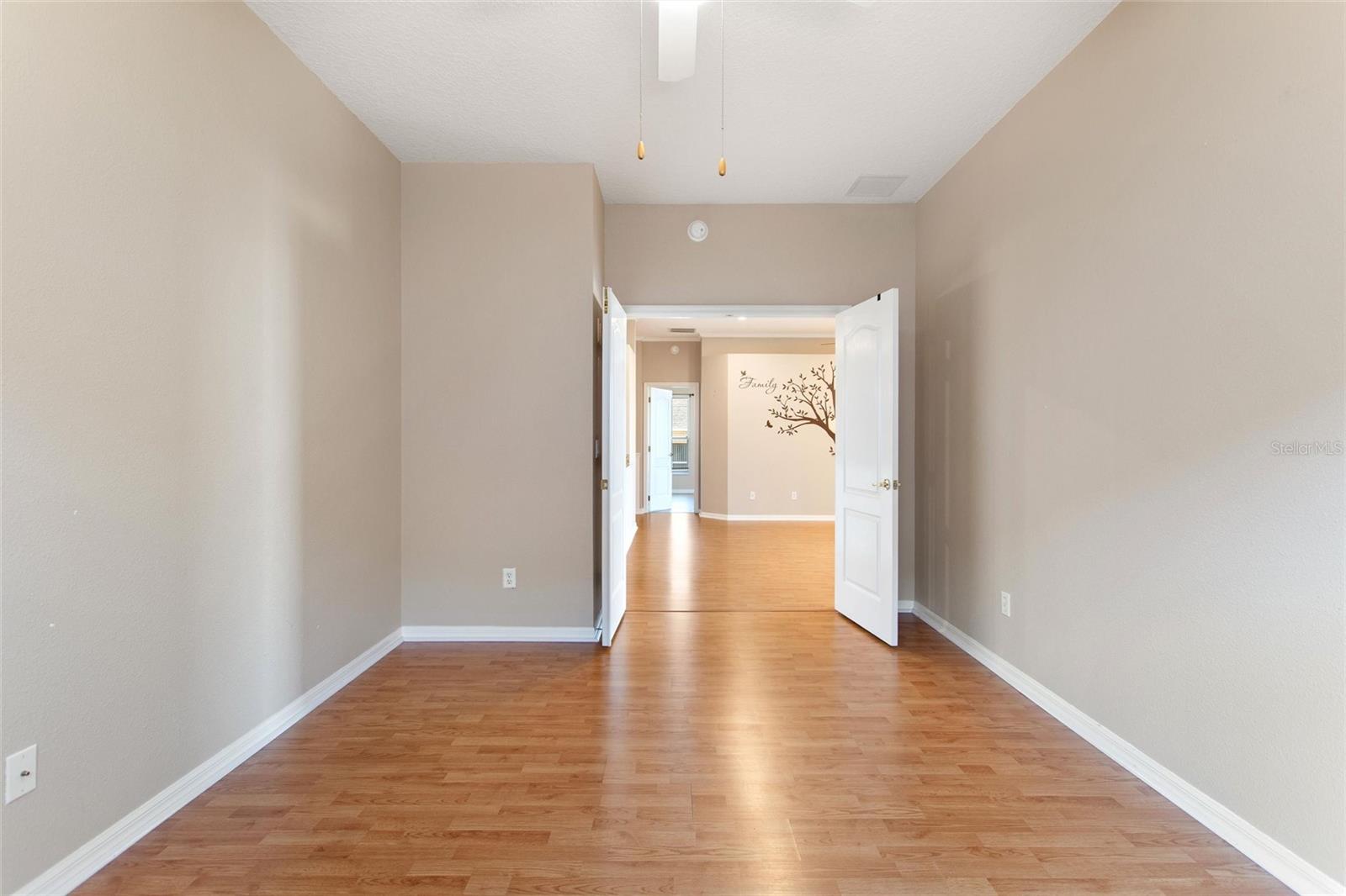 Image 25 of 70 For 2190 Caxton Avenue