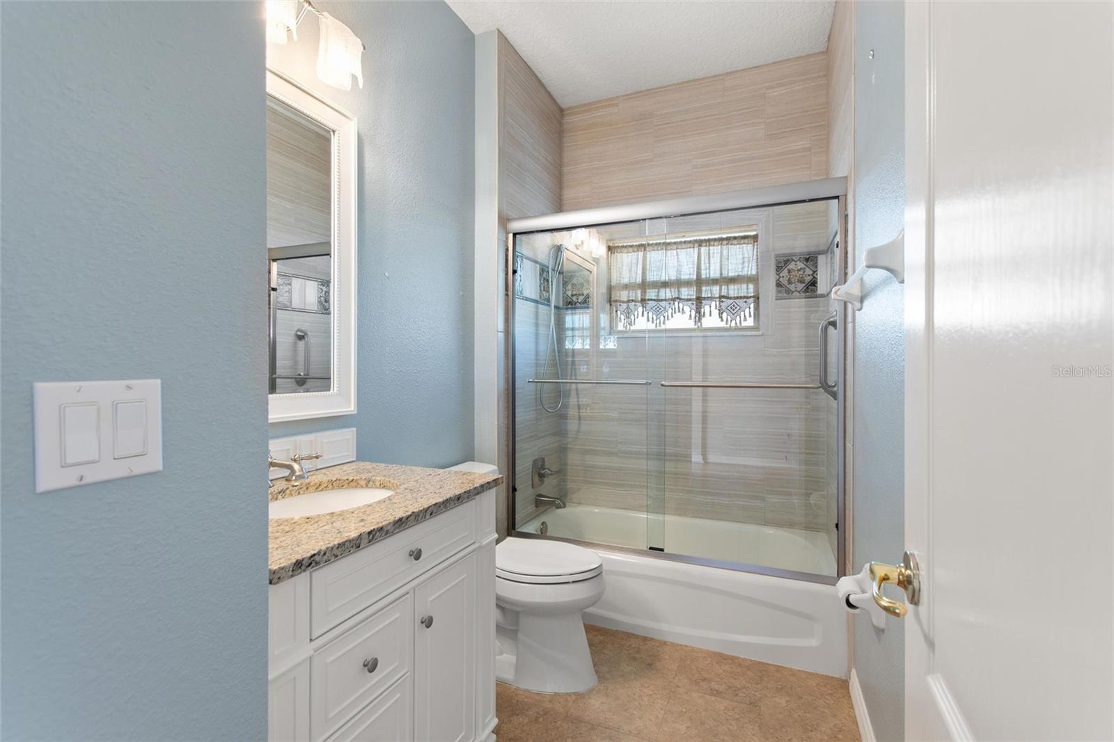 Image 26 of 70 For 2190 Caxton Avenue