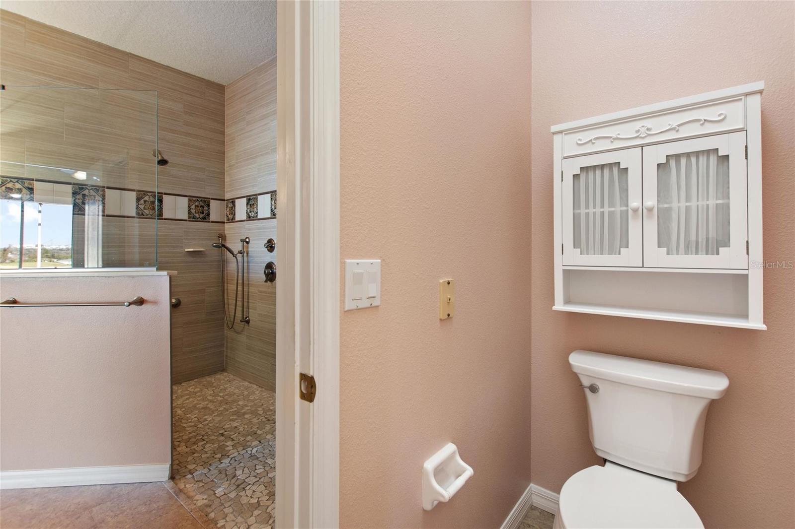 Image 34 of 70 For 2190 Caxton Avenue