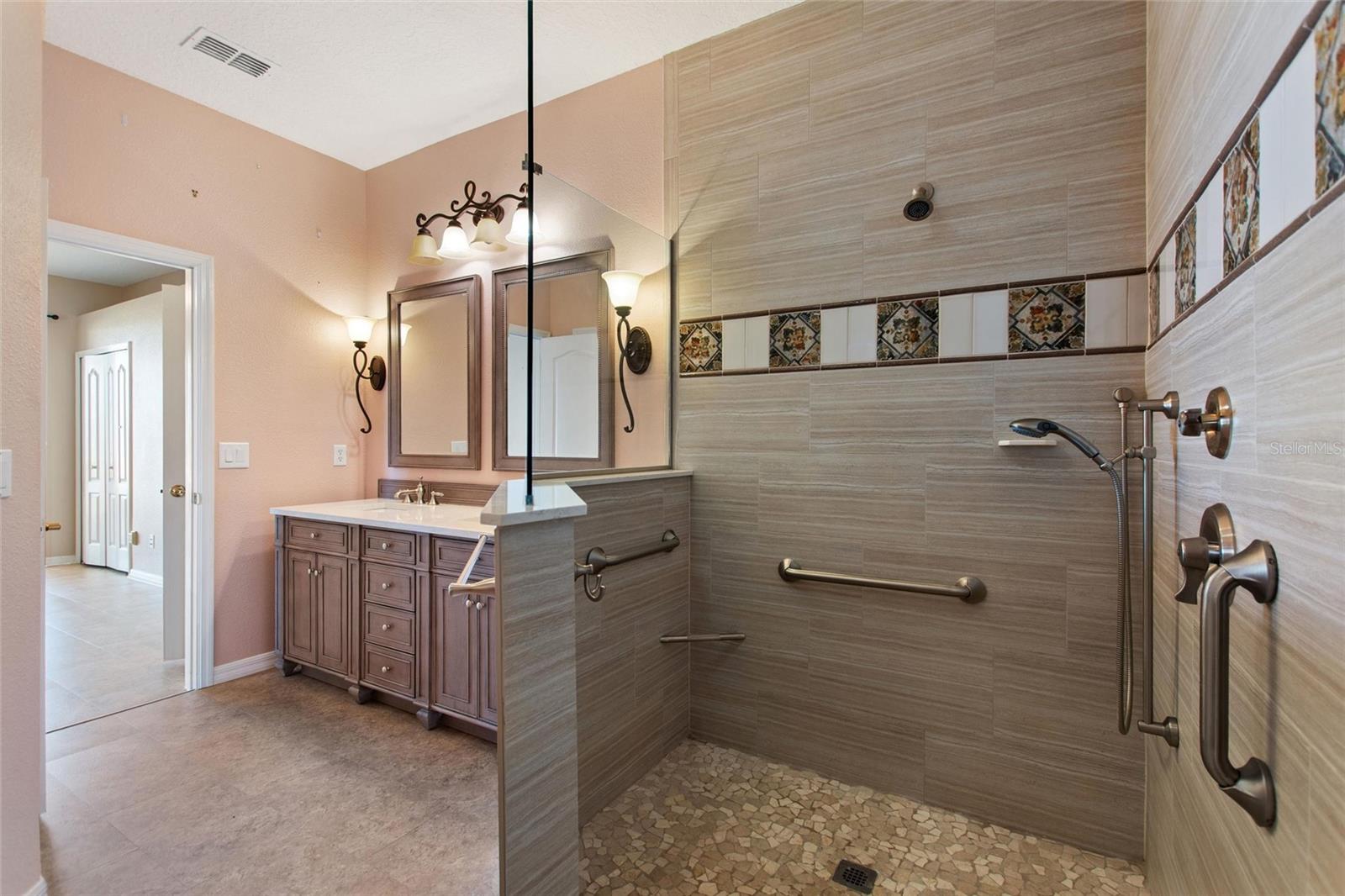 Image 35 of 70 For 2190 Caxton Avenue