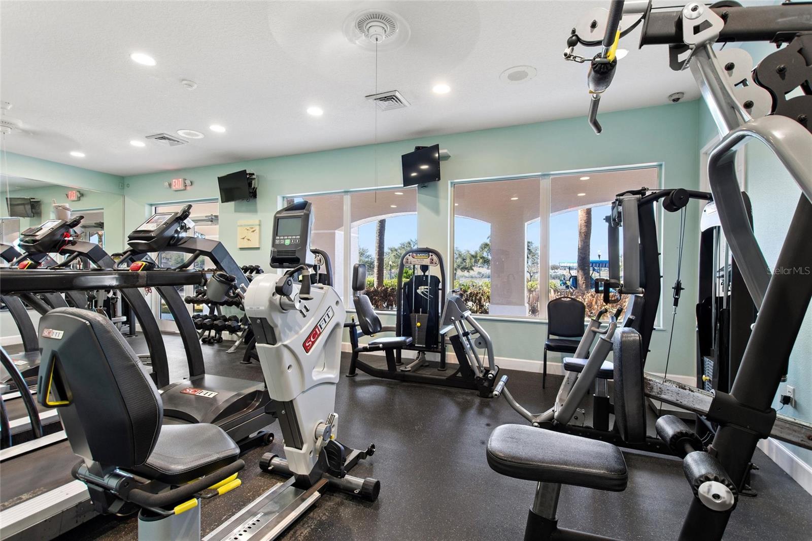 Image 54 of 70 For 2190 Caxton Avenue