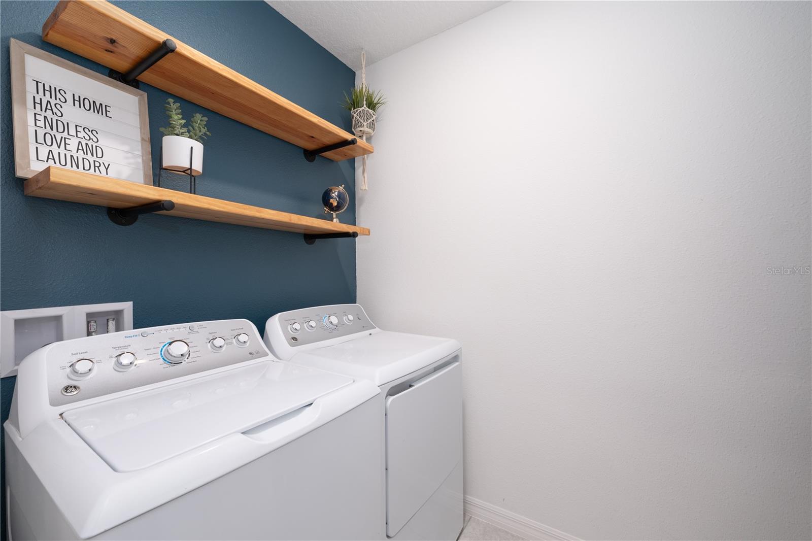 Image 25 of 37 For 15404 Taurus Court