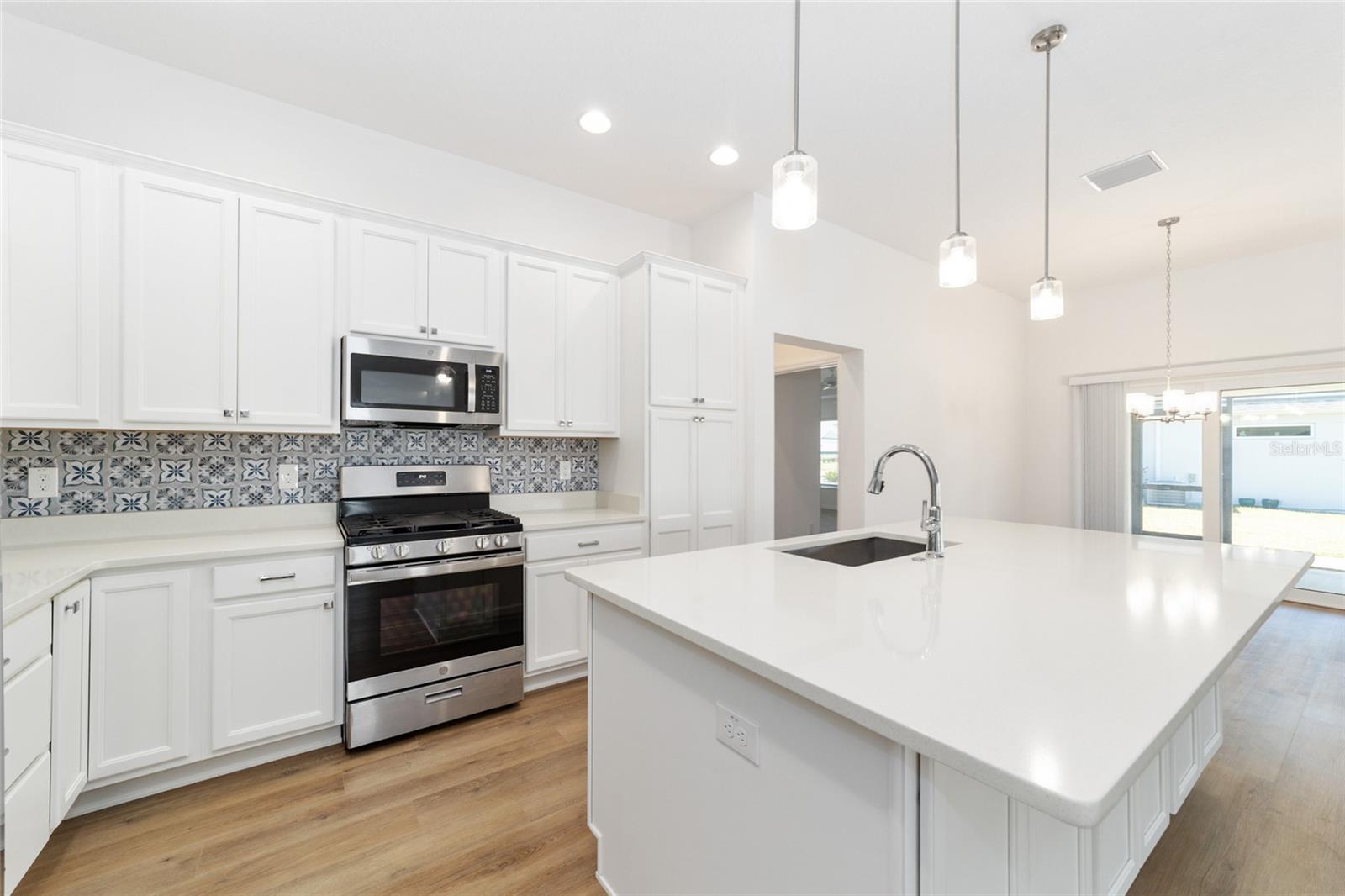 Image 19 of 48 For 1706 Colleen Court