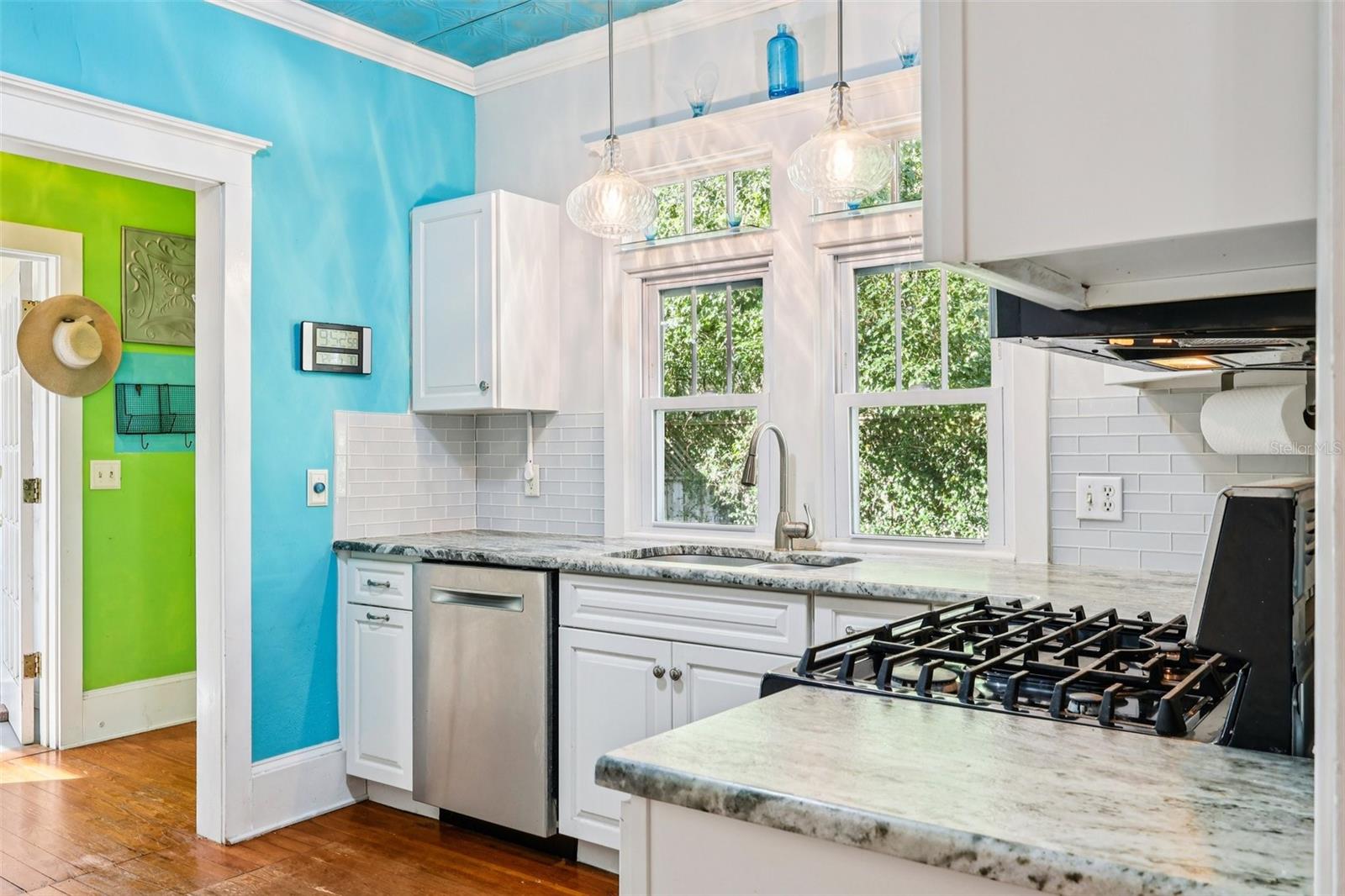 Image 12 of 74 For 832 9th Avenue