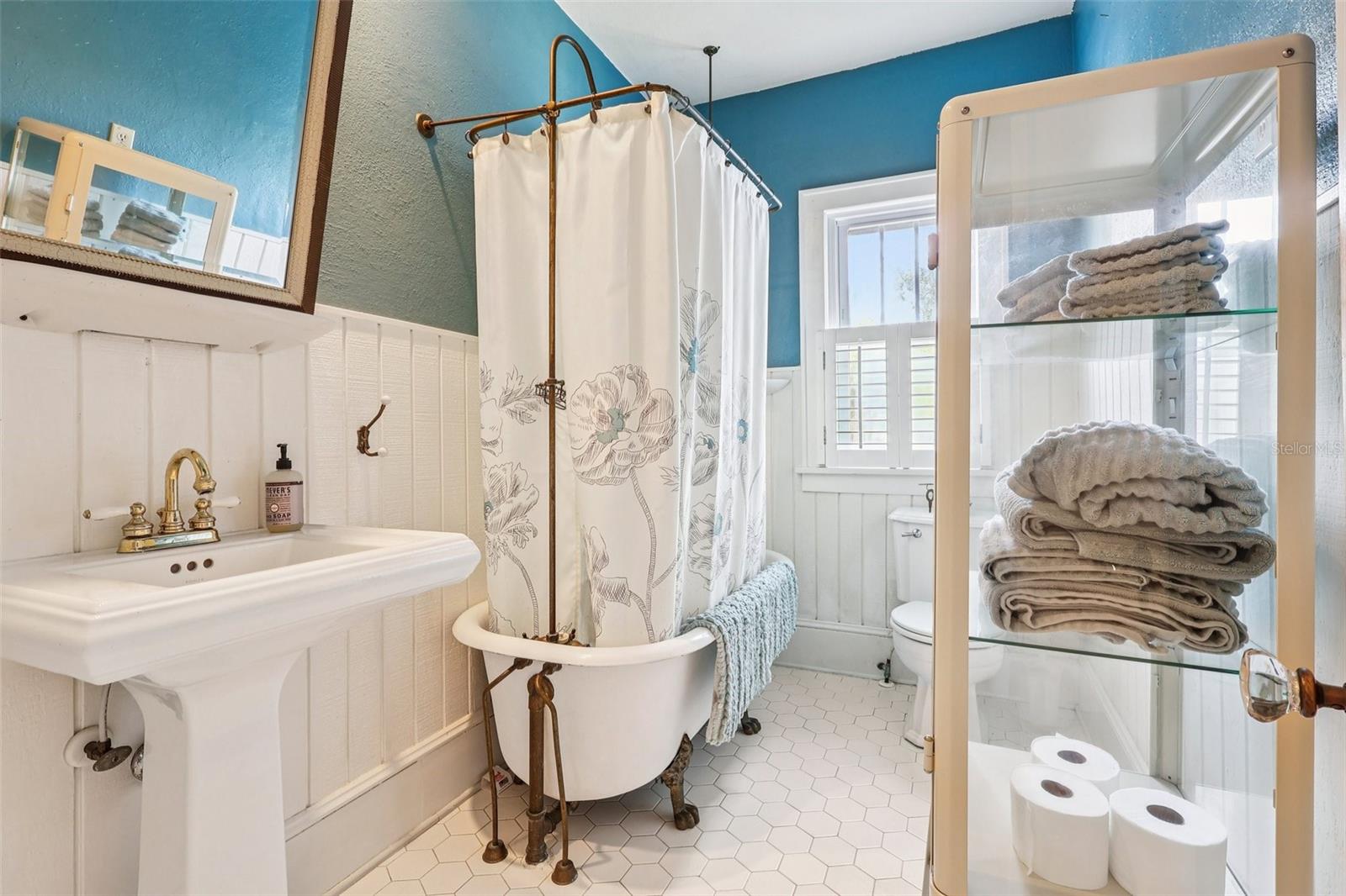 Image 21 of 74 For 832 9th Avenue