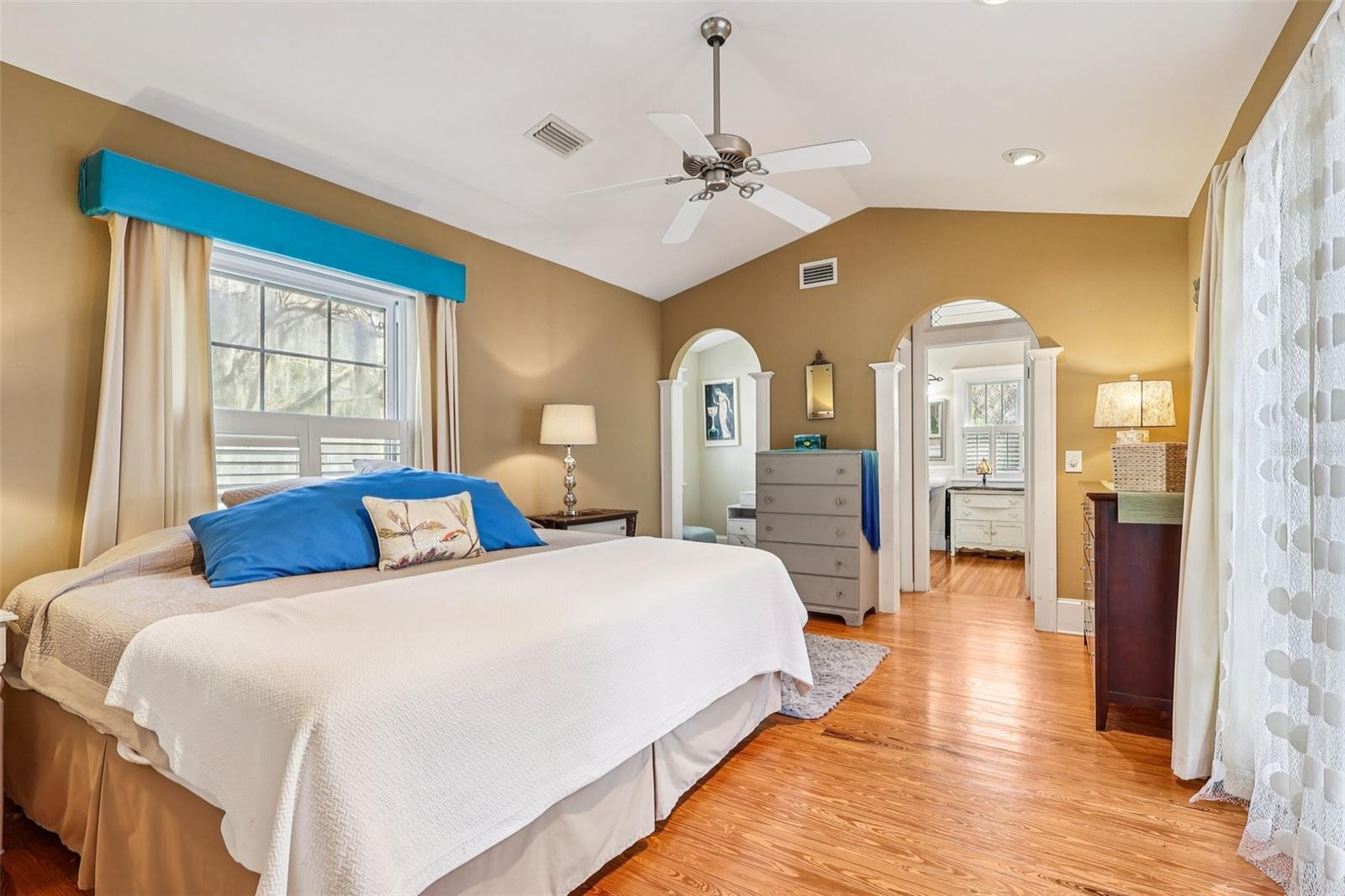 Image 22 of 74 For 832 9th Avenue