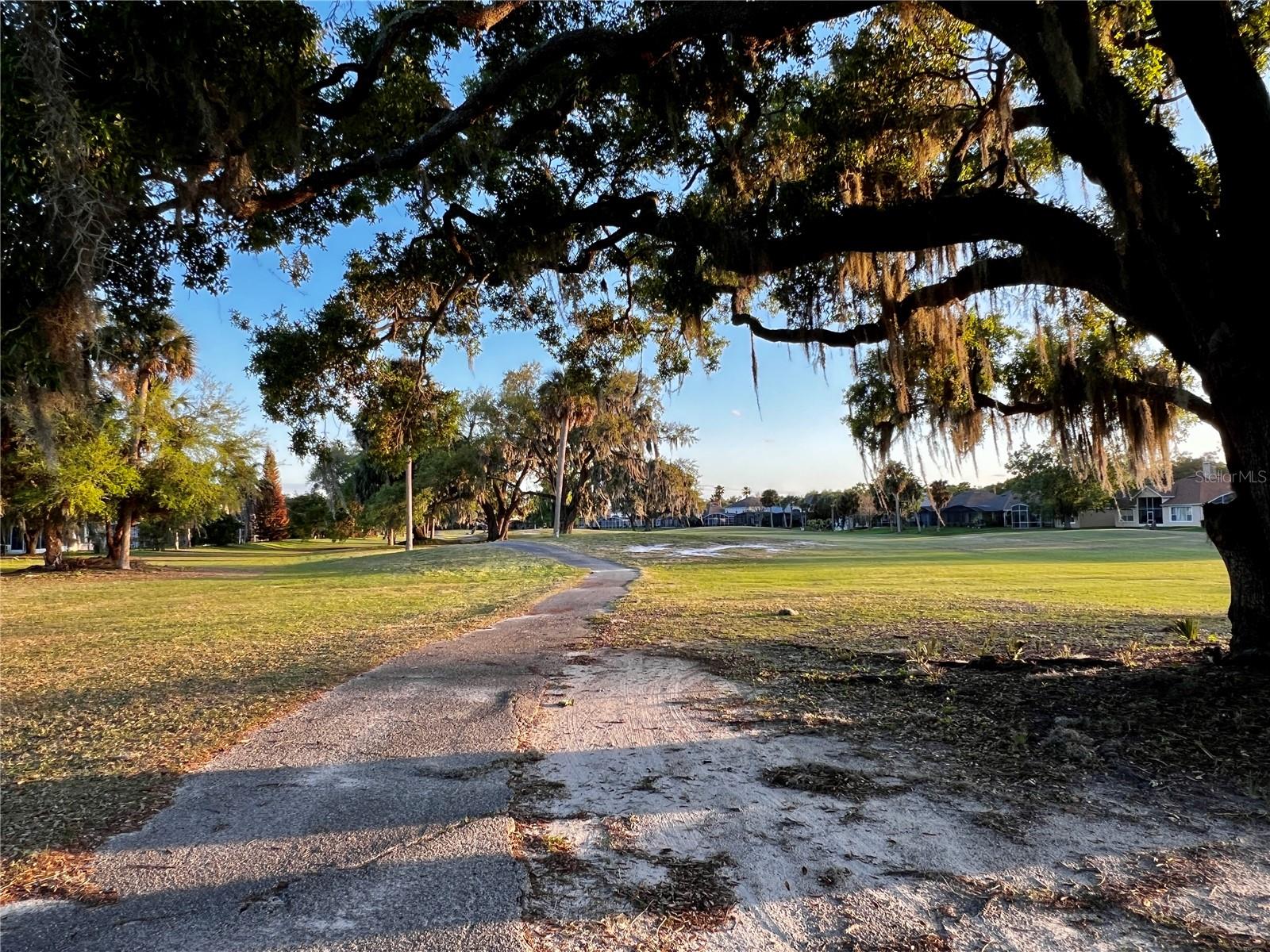 Image 4 of 33 For 1718 Golfview Drive