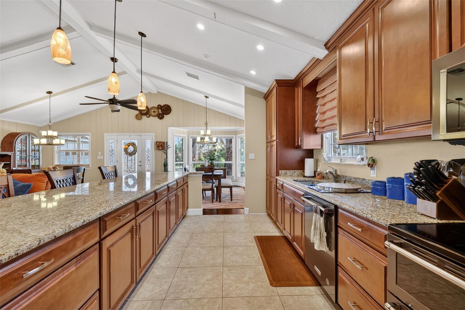 Image 11 of 42 For 1404 Regency Court