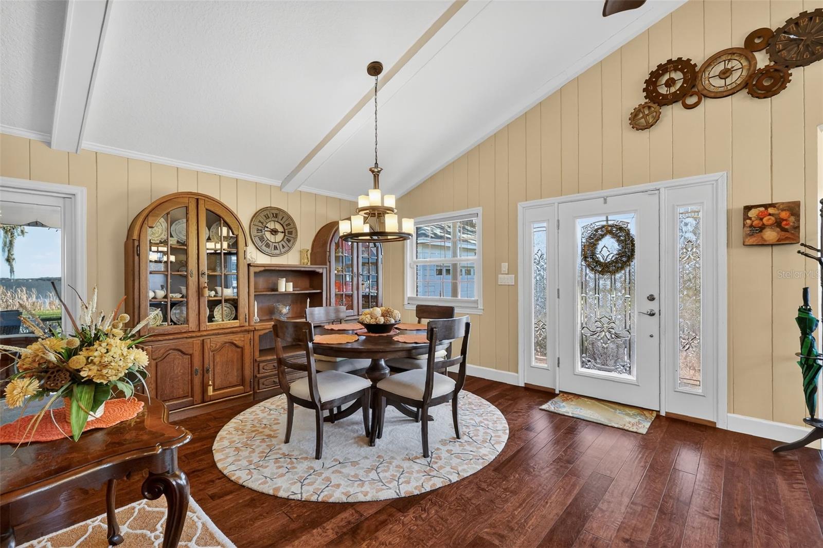 Image 19 of 42 For 1404 Regency Court